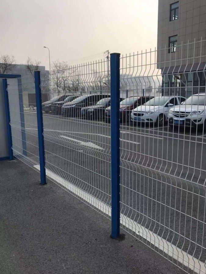 双边丝护栏网场地分区应用案例图